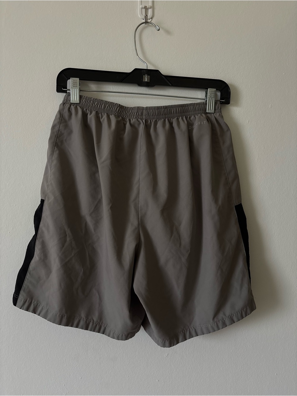 Nike Men’s Gray Athletic Shorts with Black Side Panels - Picture 5 of 6